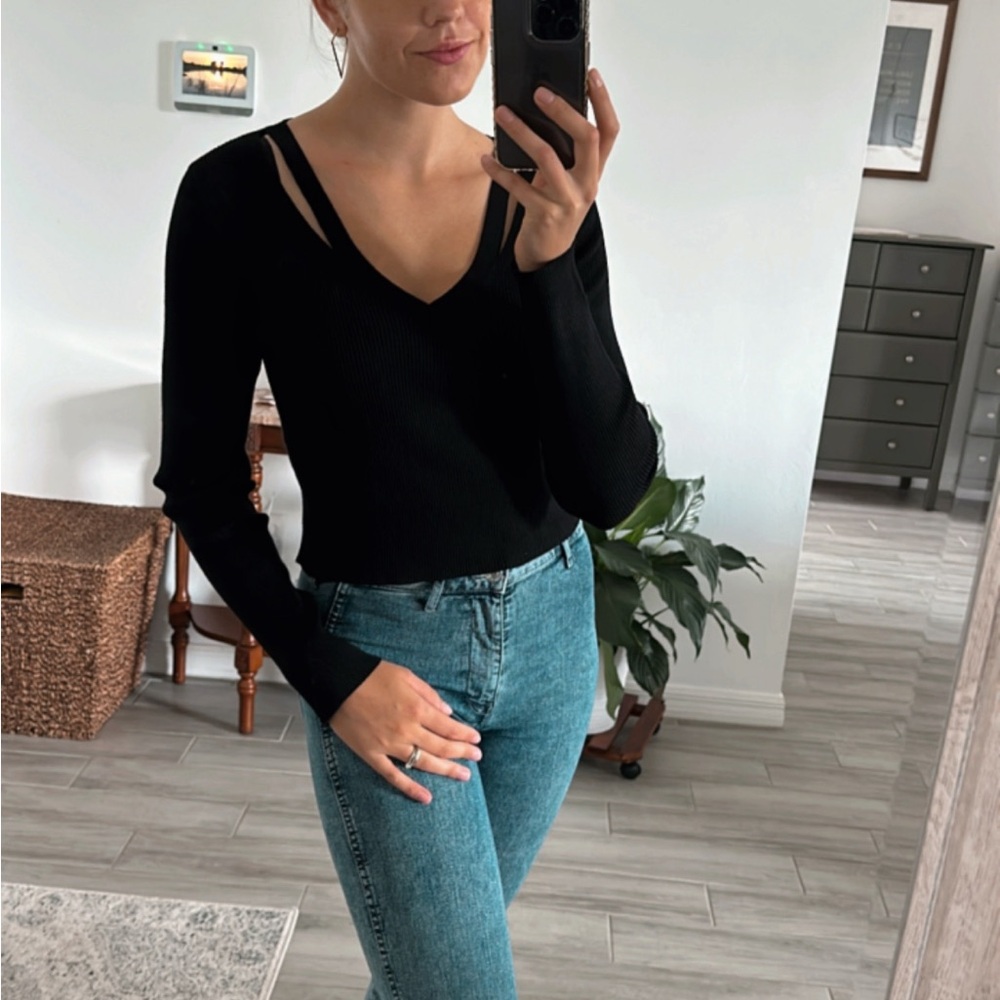 Calvin Klein Cropped Rib-Knit Cut-Out V-Neck Top